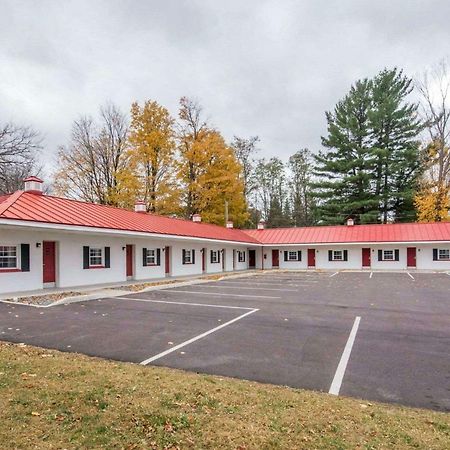 Econo Lodge Saint Albans Exteriör bild