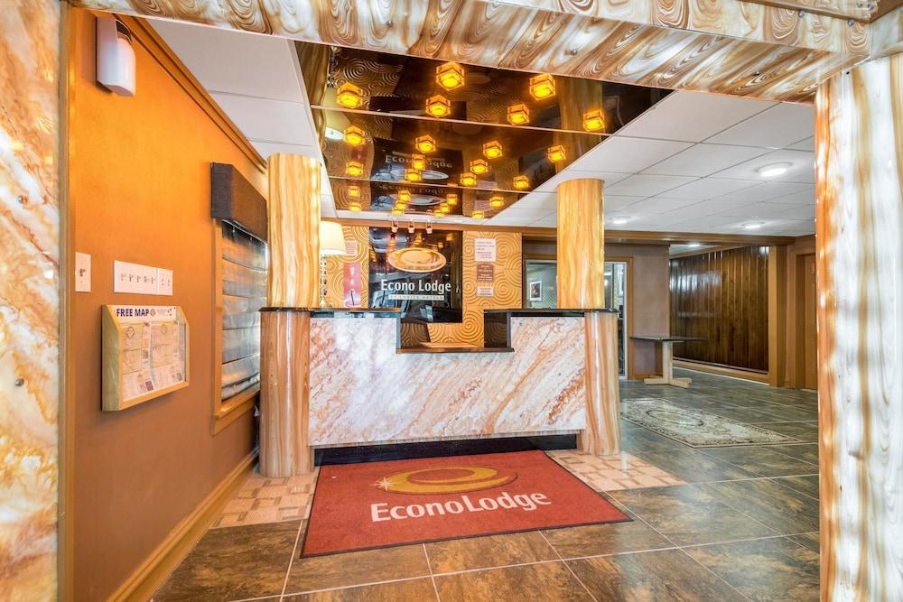 Econo Lodge Saint Albans Exteriör bild