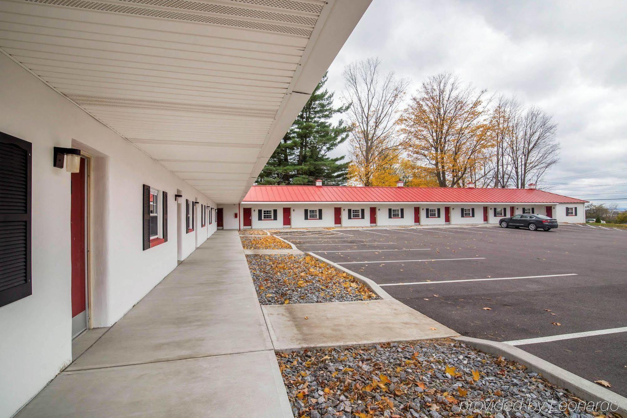 Econo Lodge Saint Albans Exteriör bild