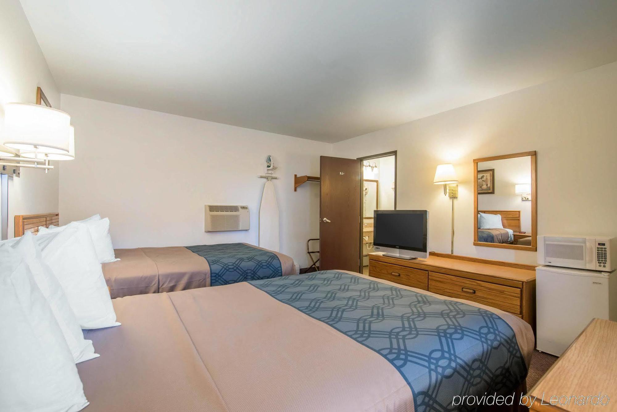 Econo Lodge Saint Albans Exteriör bild