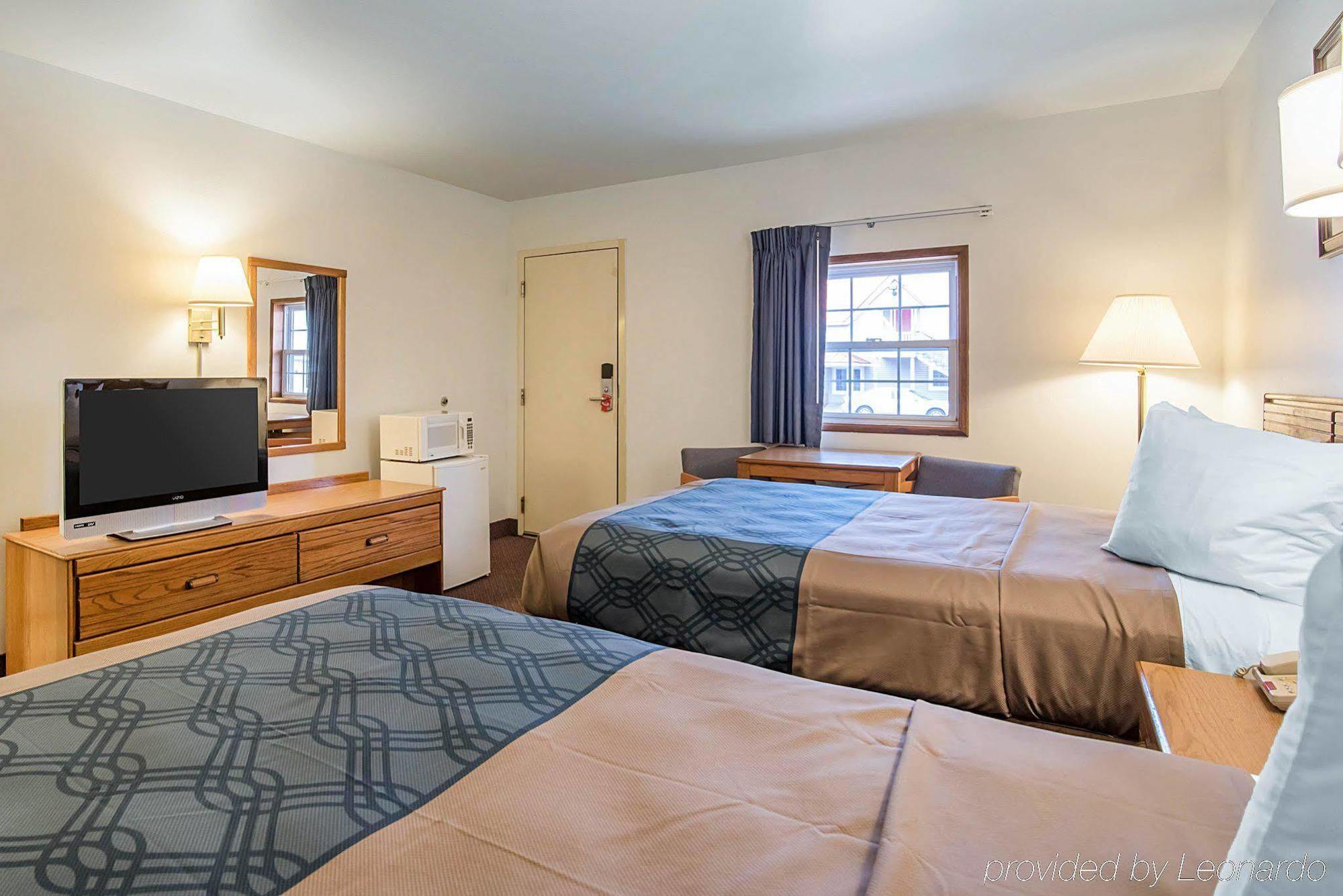 Econo Lodge Saint Albans Exteriör bild