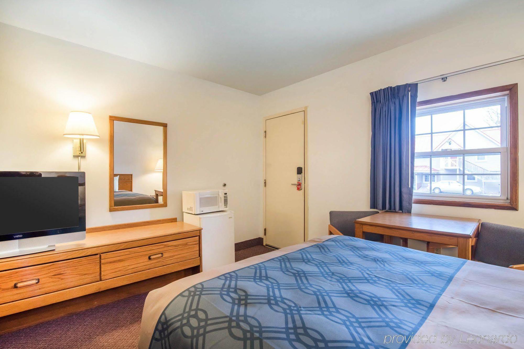 Econo Lodge Saint Albans Exteriör bild