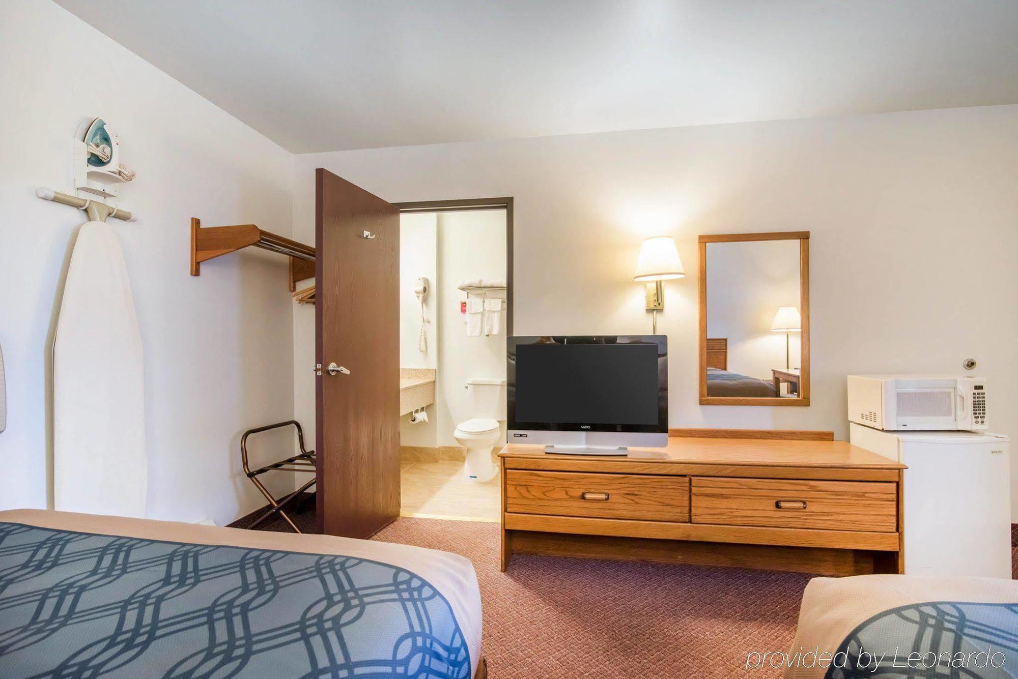 Econo Lodge Saint Albans Exteriör bild
