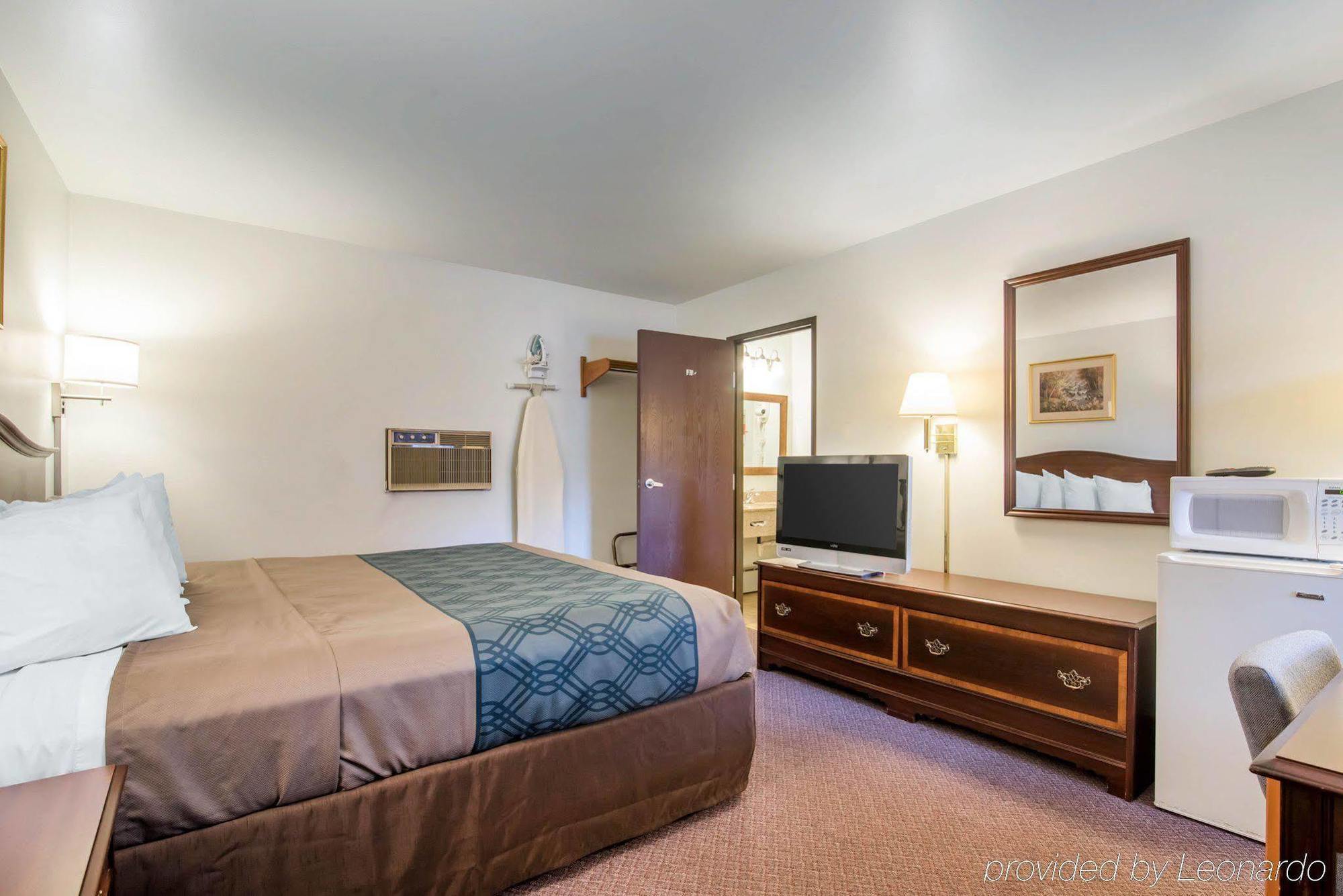 Econo Lodge Saint Albans Exteriör bild