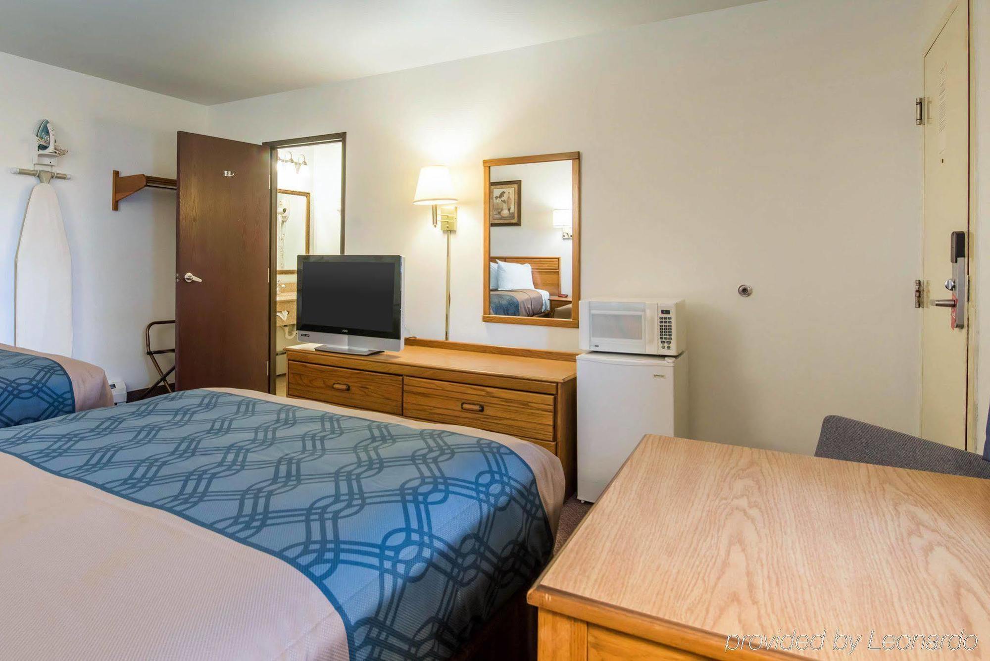Econo Lodge Saint Albans Exteriör bild