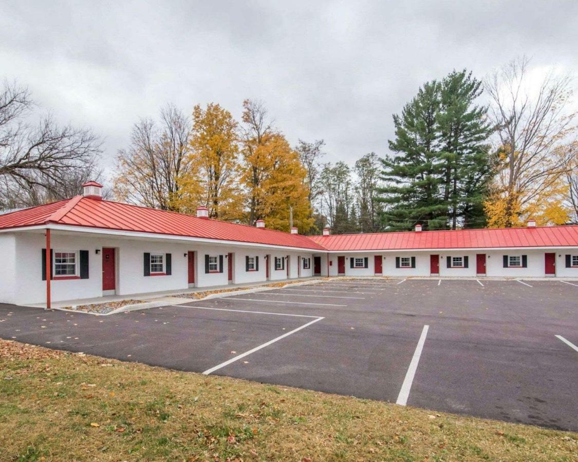 Econo Lodge Saint Albans Exteriör bild