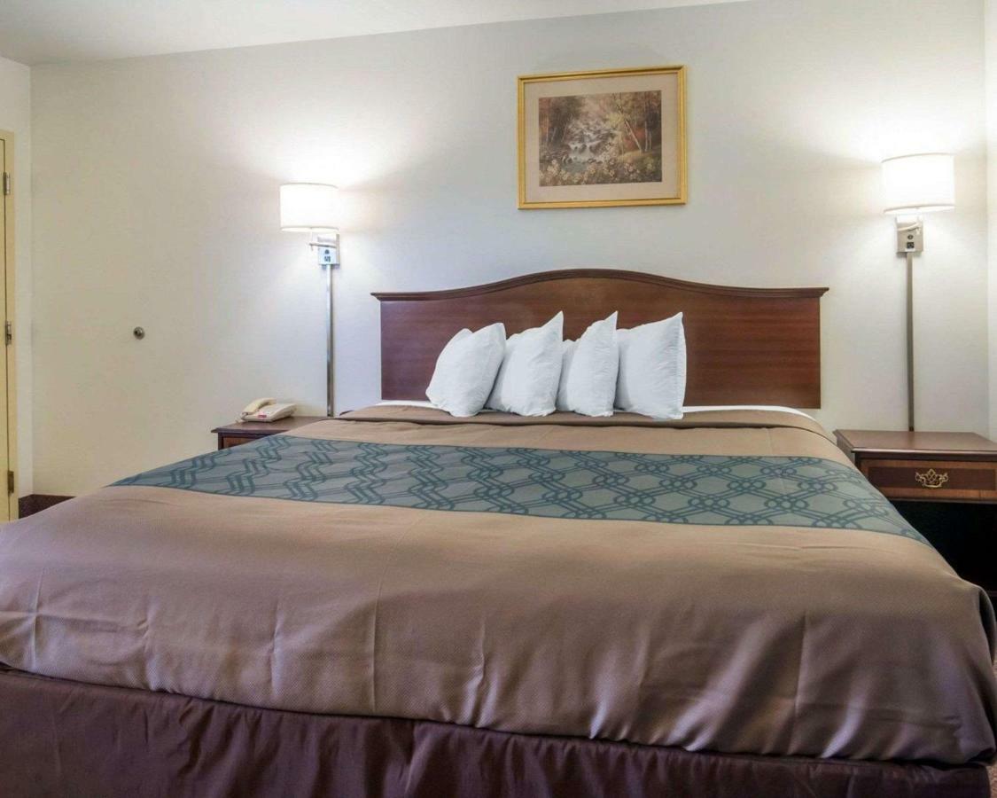 Econo Lodge Saint Albans Exteriör bild