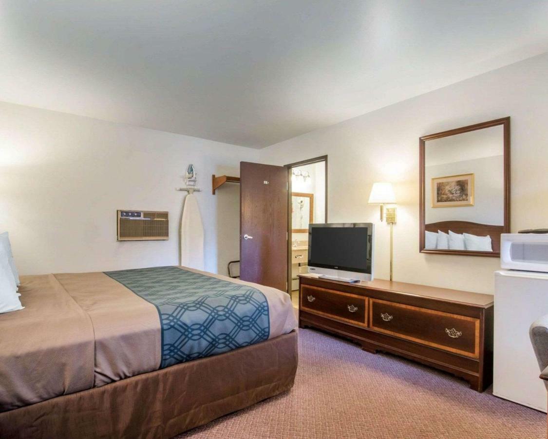 Econo Lodge Saint Albans Exteriör bild
