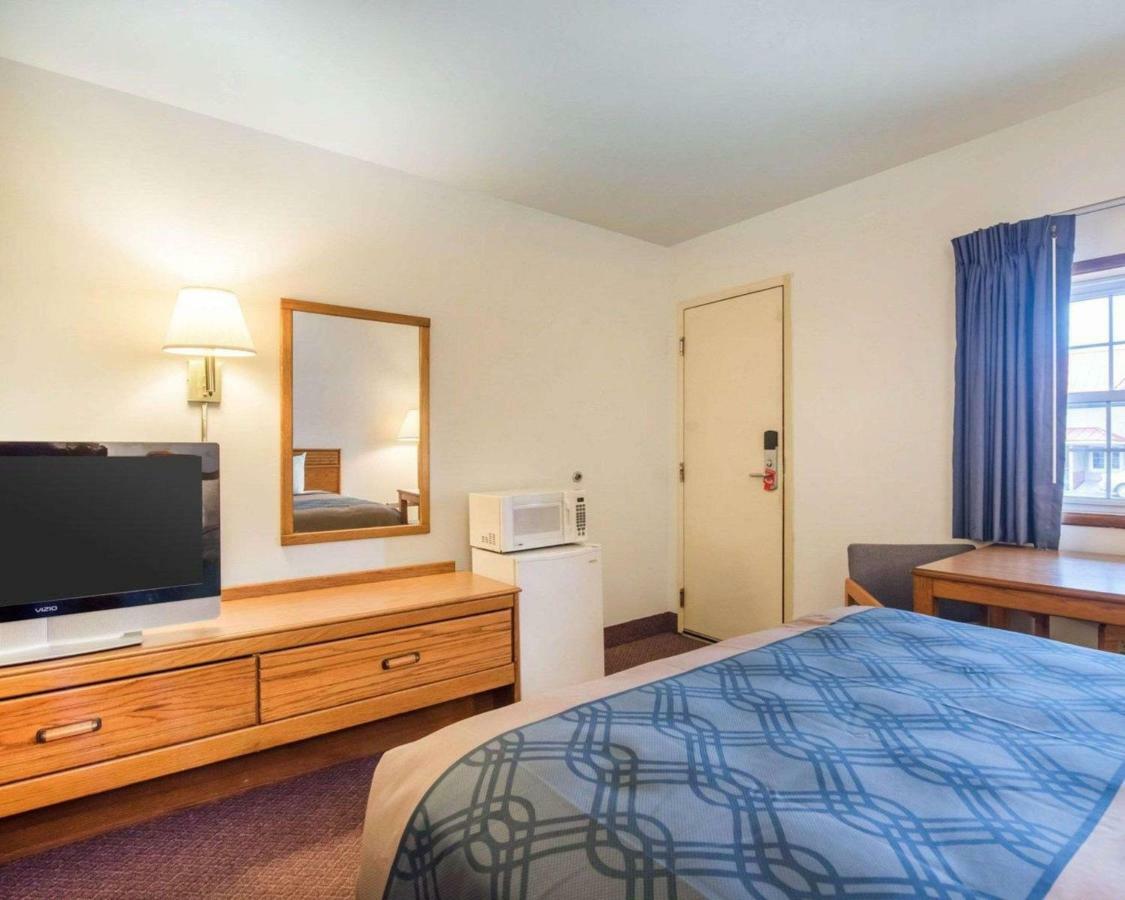 Econo Lodge Saint Albans Exteriör bild