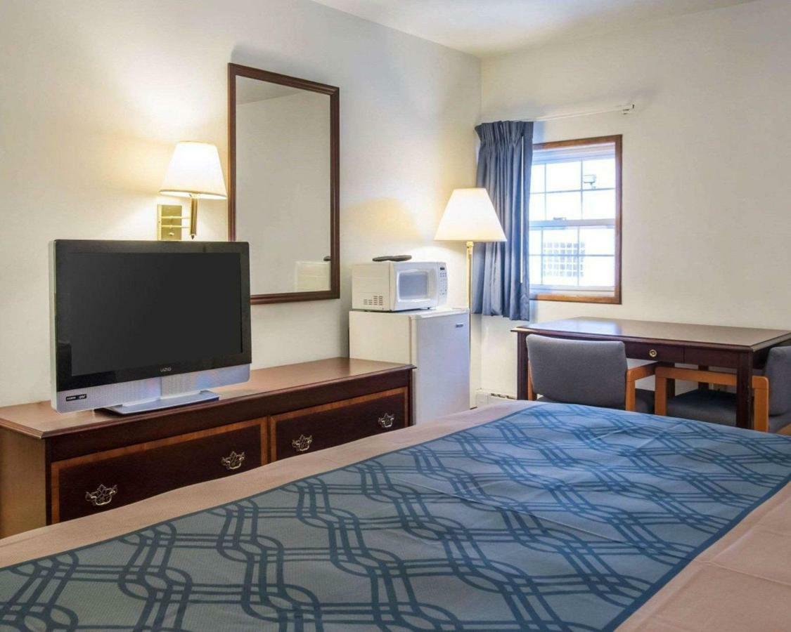 Econo Lodge Saint Albans Exteriör bild