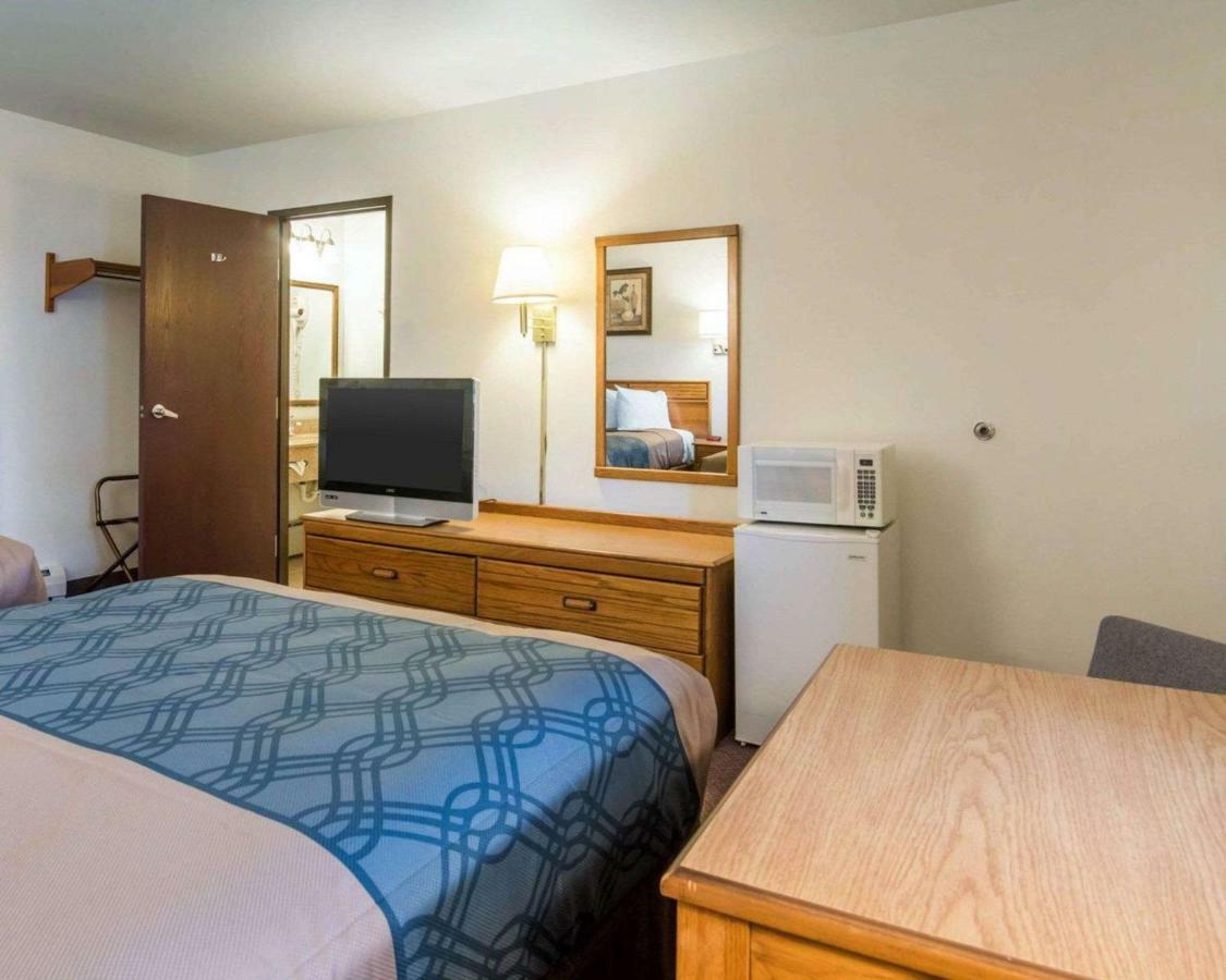 Econo Lodge Saint Albans Exteriör bild